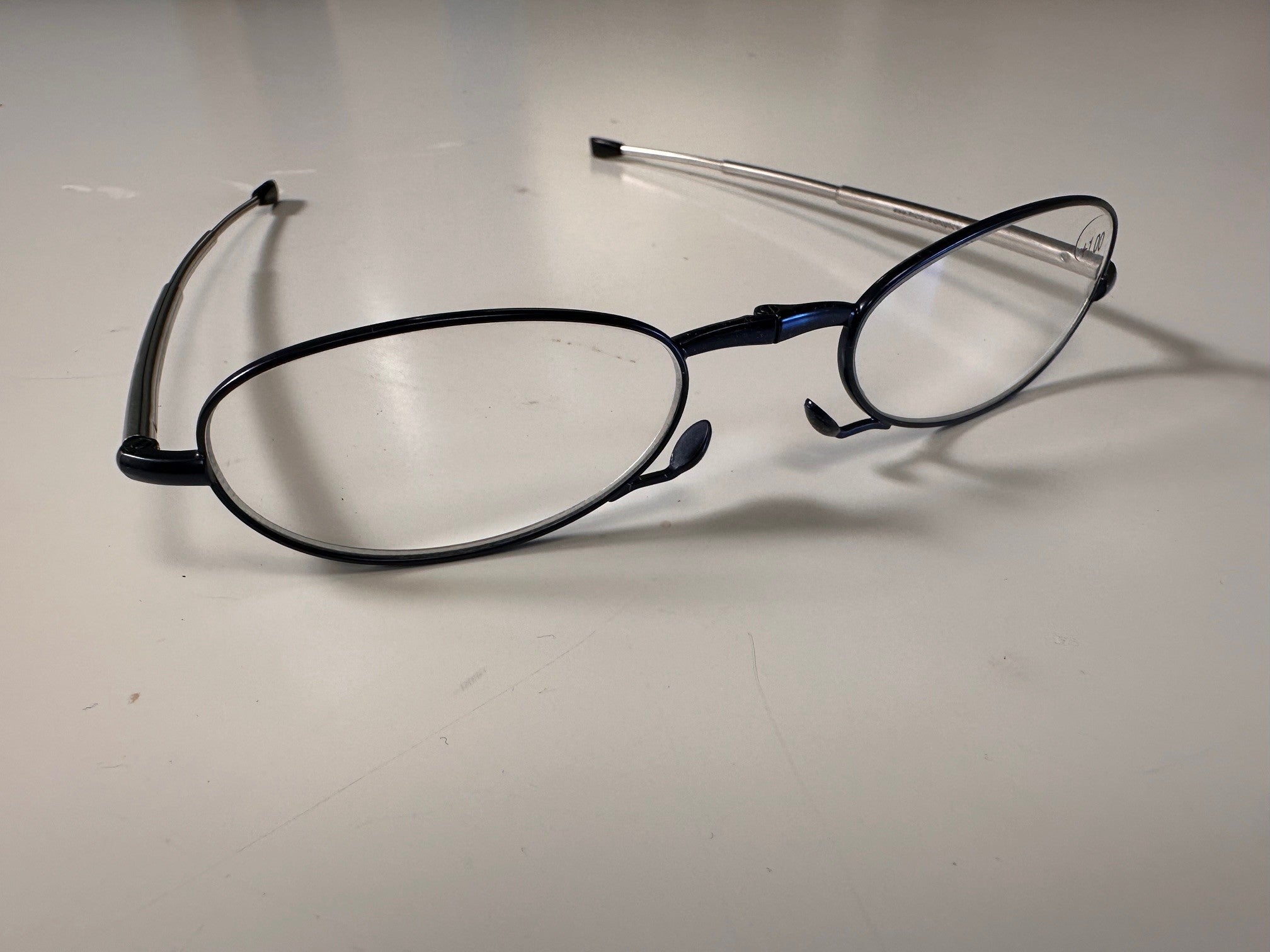 Executive Readers (Rimmed) Oval - Clearance